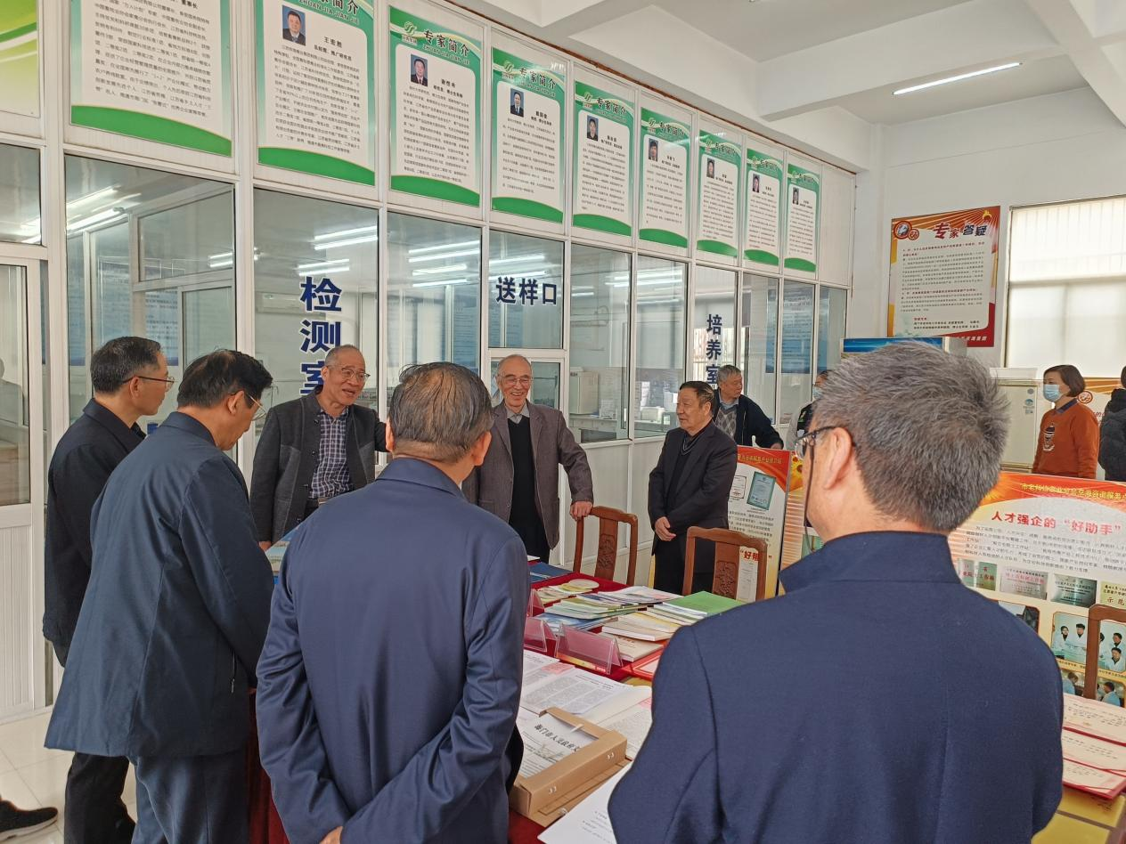 �ܿ����Ͽ�Э�᳤������һ�е���Hjc gcgc08�����쵼